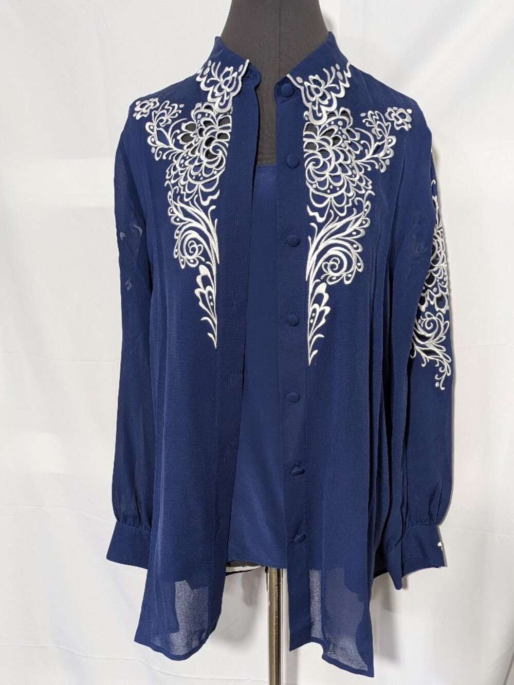 Bob Mackie VTG embroidered blouse and matching tank in navy - 2 pcs